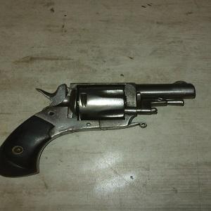 Revolver 9